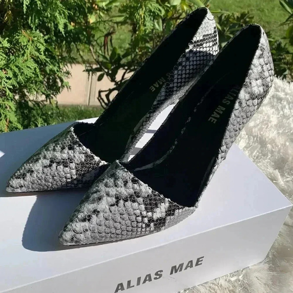Alias Mae Black & White Snake Skin Pumps - Picture 5 of 13